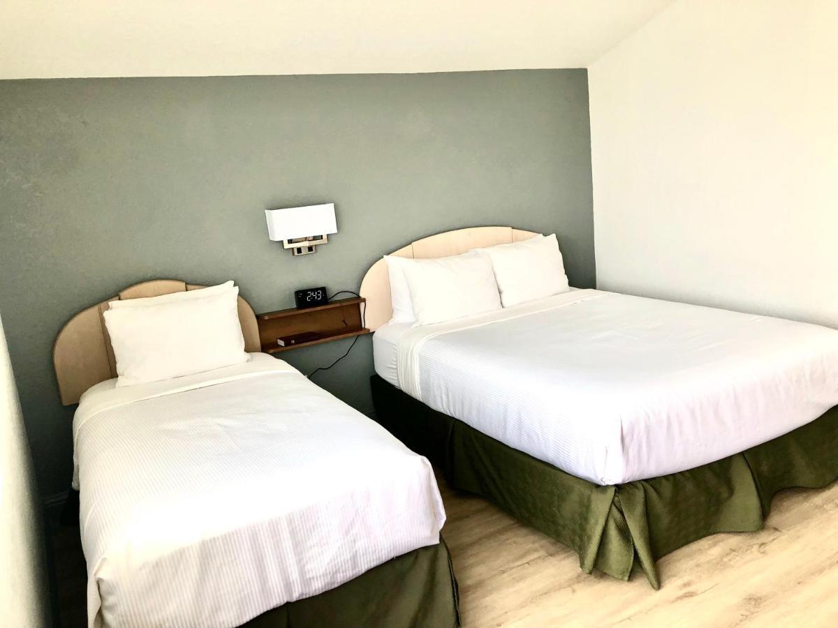 Super 8 By Wyndham Fort Bragg Extérieur photo