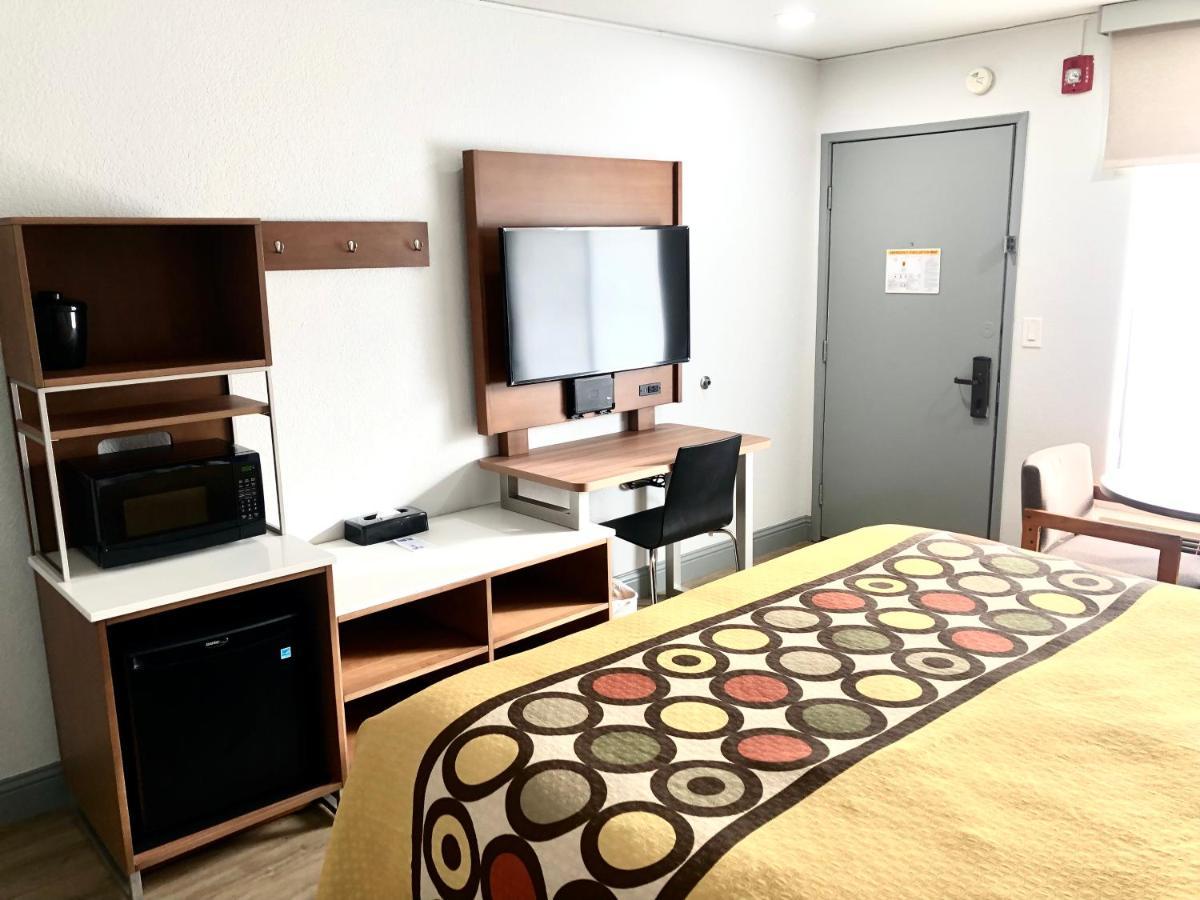 Super 8 By Wyndham Fort Bragg Extérieur photo