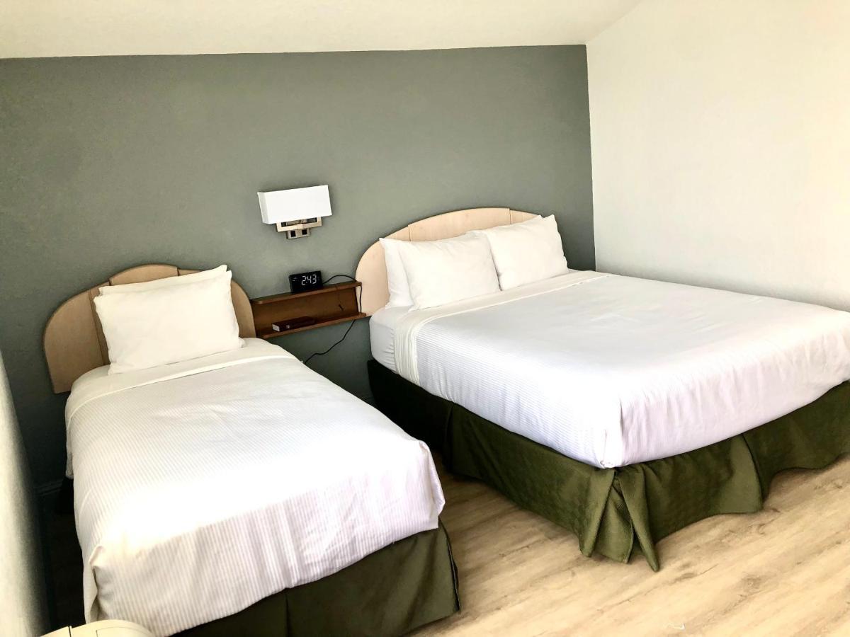 Super 8 By Wyndham Fort Bragg Extérieur photo