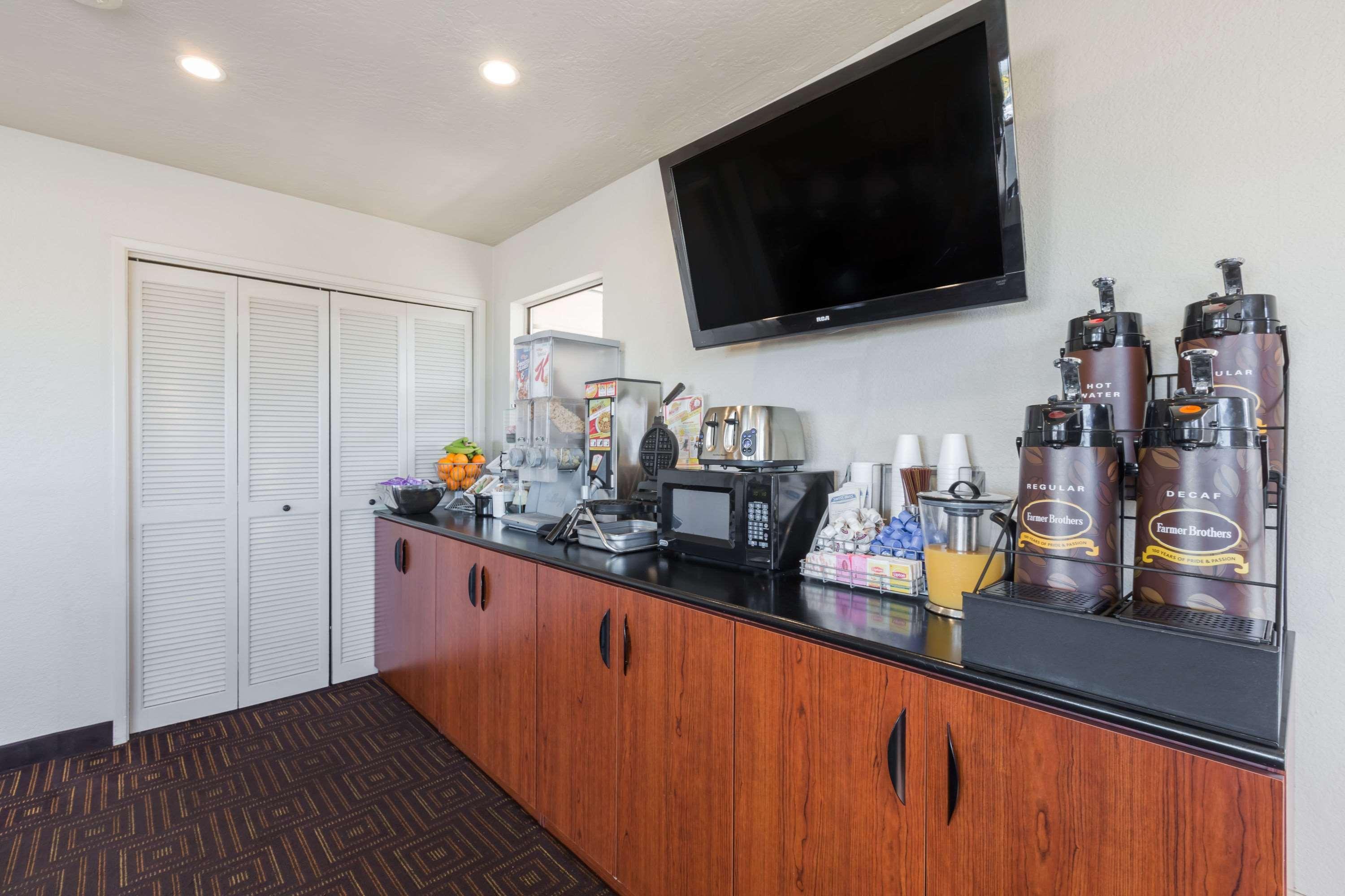 Super 8 By Wyndham Fort Bragg Extérieur photo