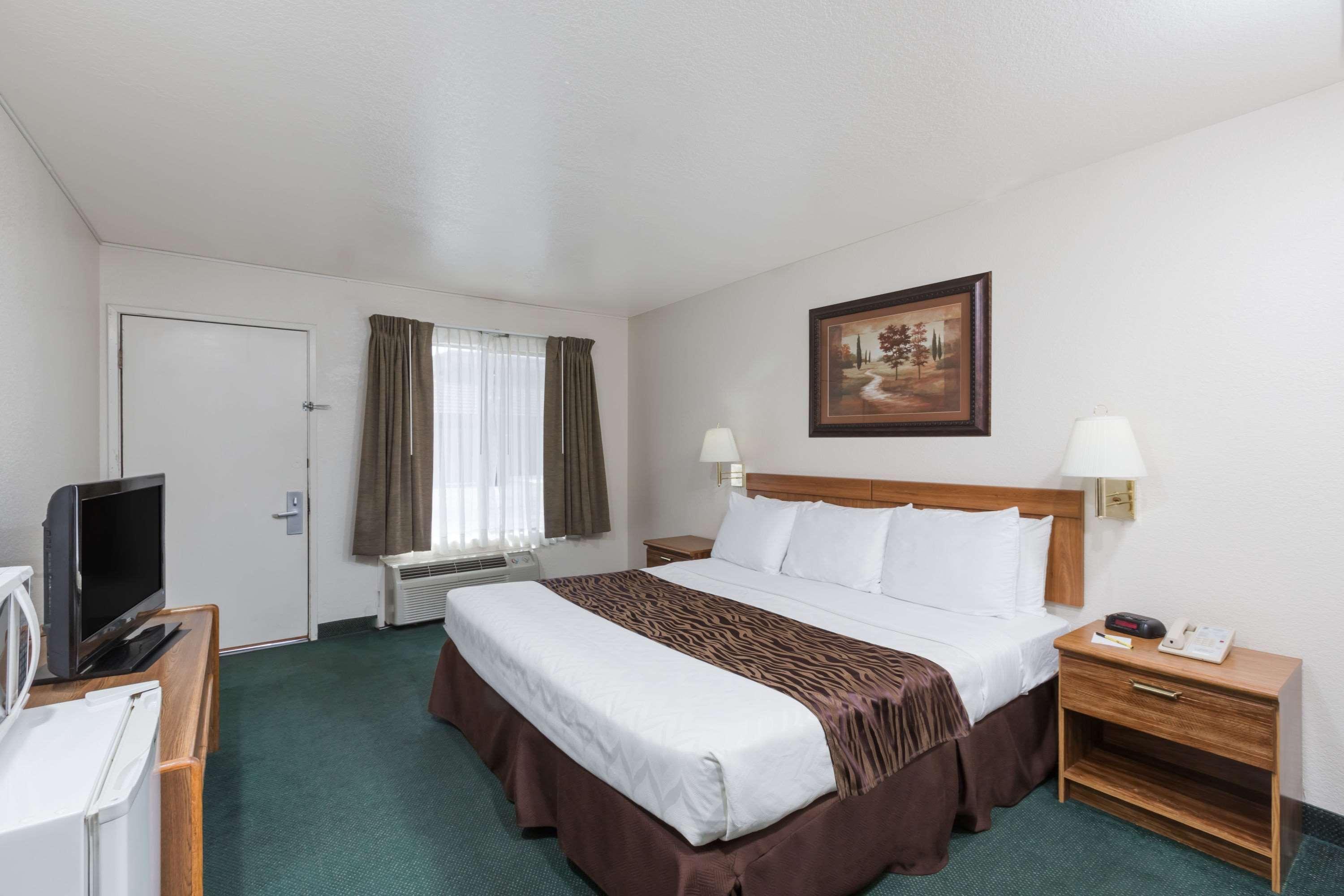 Super 8 By Wyndham Fort Bragg Extérieur photo