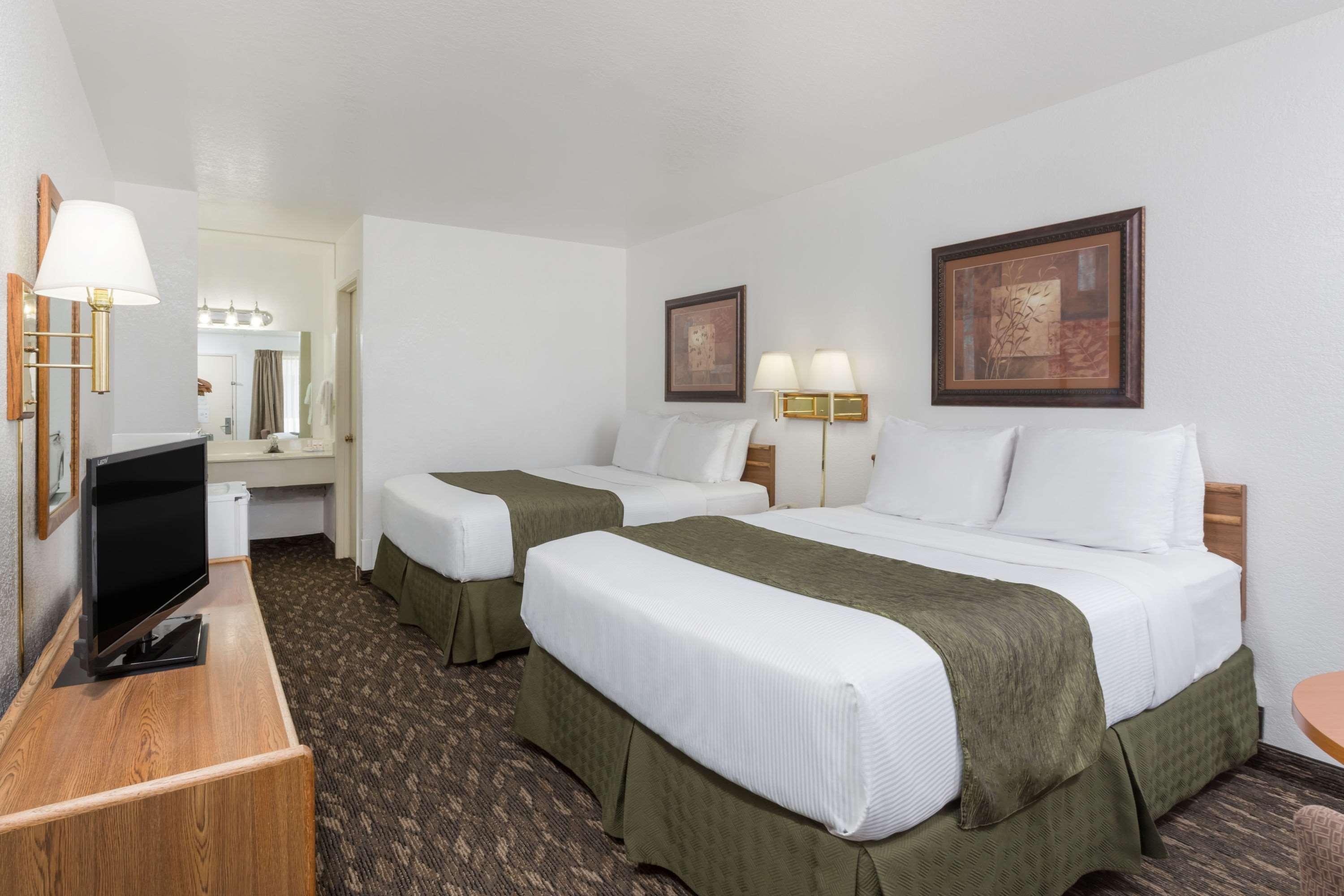 Super 8 By Wyndham Fort Bragg Extérieur photo