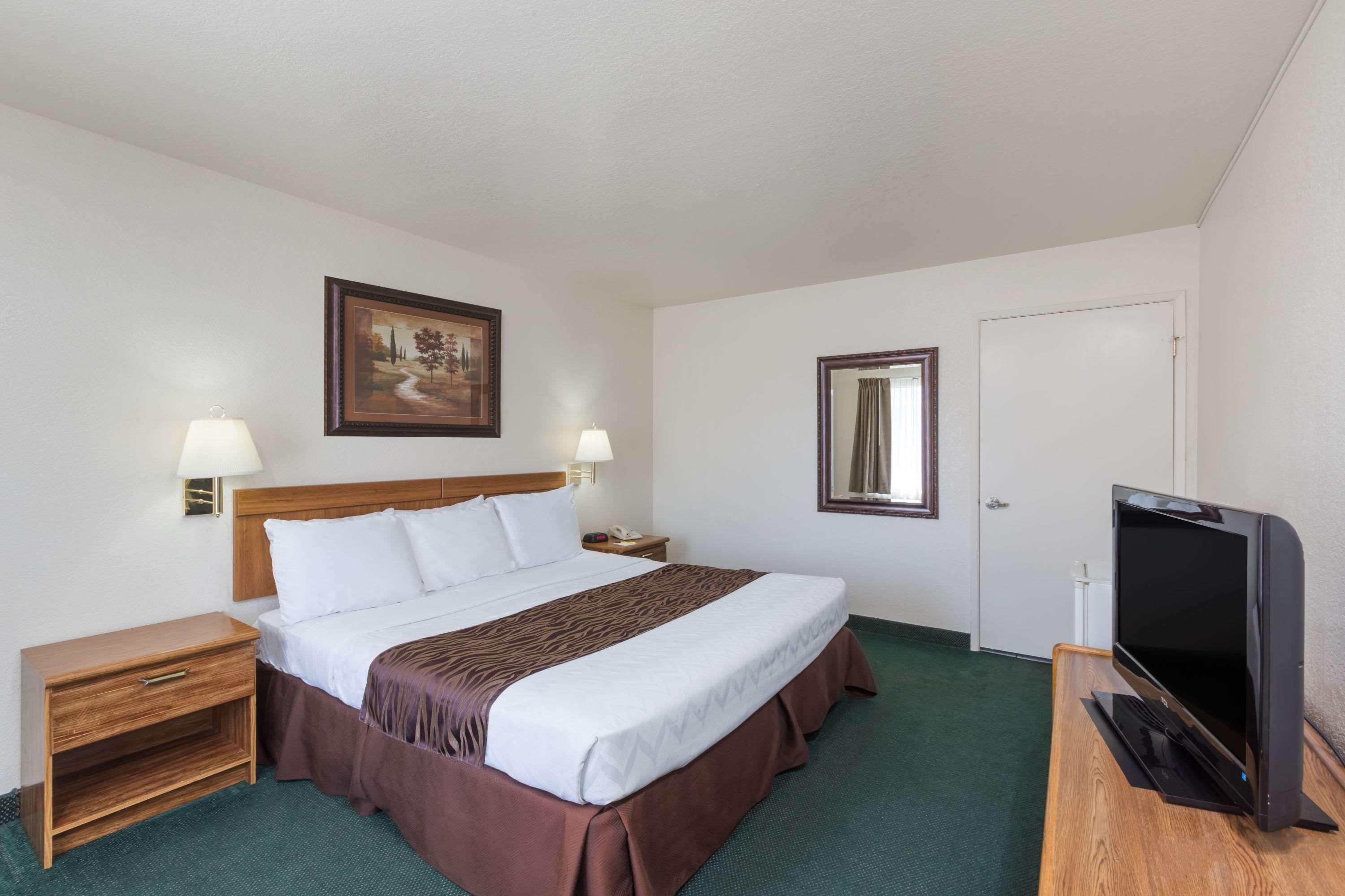 Super 8 By Wyndham Fort Bragg Extérieur photo