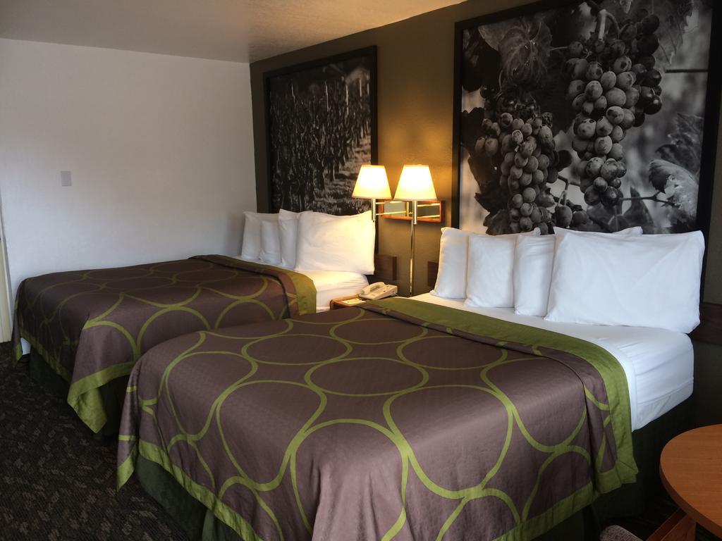 Super 8 By Wyndham Fort Bragg Extérieur photo