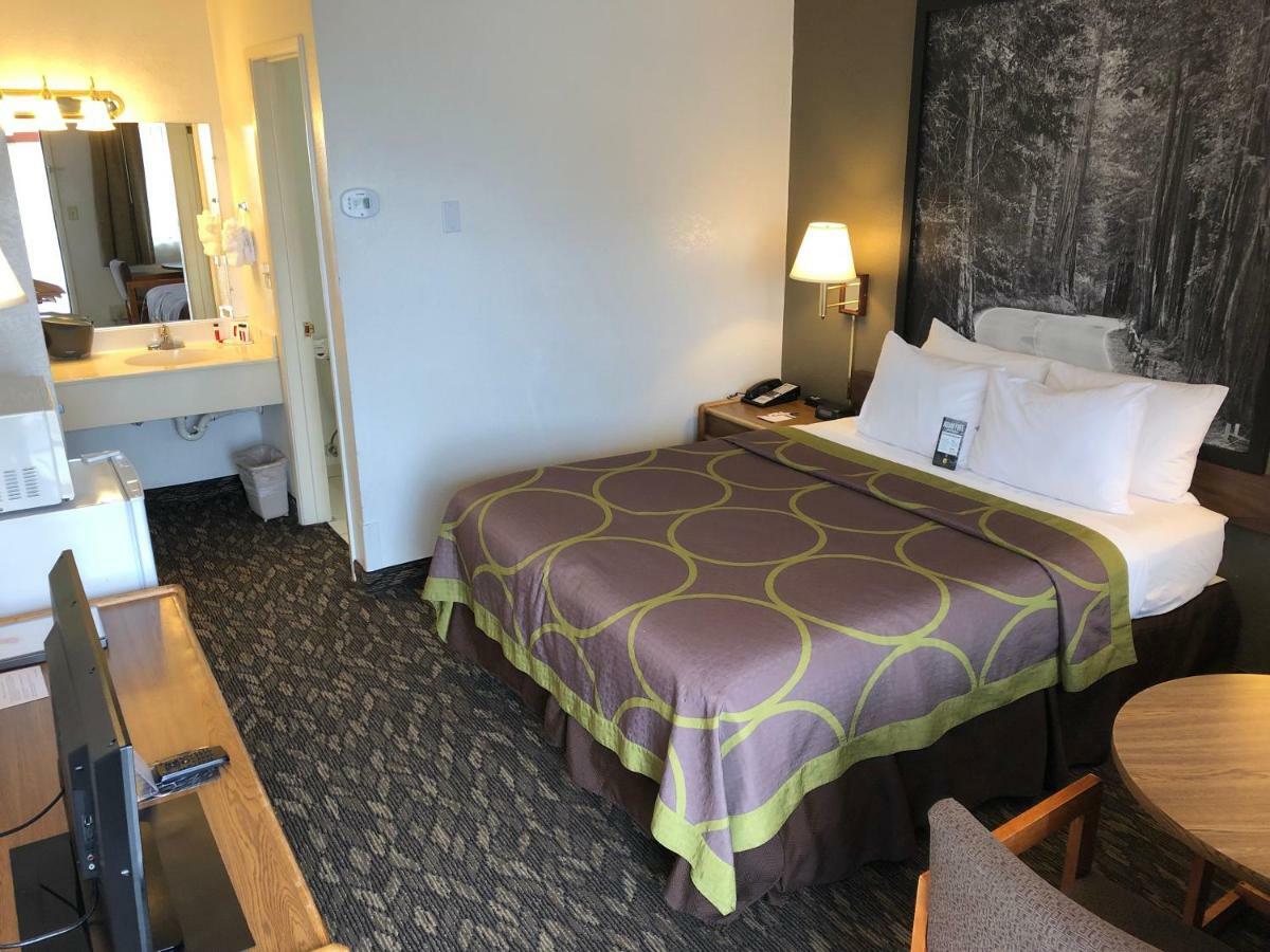 Super 8 By Wyndham Fort Bragg Extérieur photo